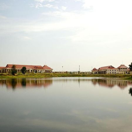 Horizon Lake View Resort Naypyidaw Exterior foto