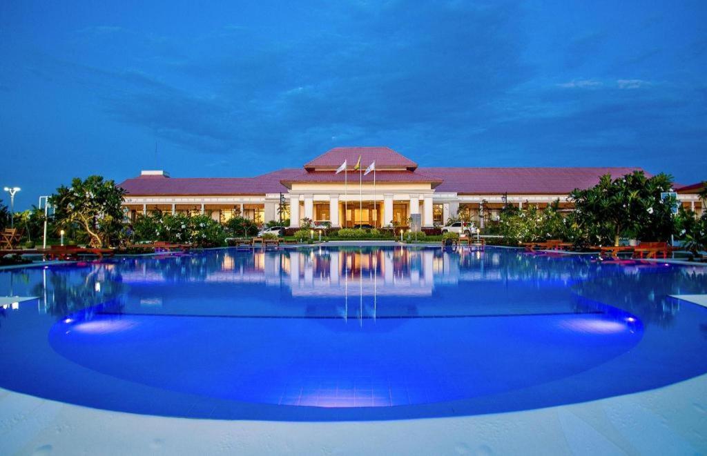 Horizon Lake View Resort Naypyidaw Exterior foto